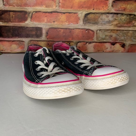 Chuck Taylor All-Star Lows - Black w/pink piping - Junior Size 3 - Picture 5 of 5